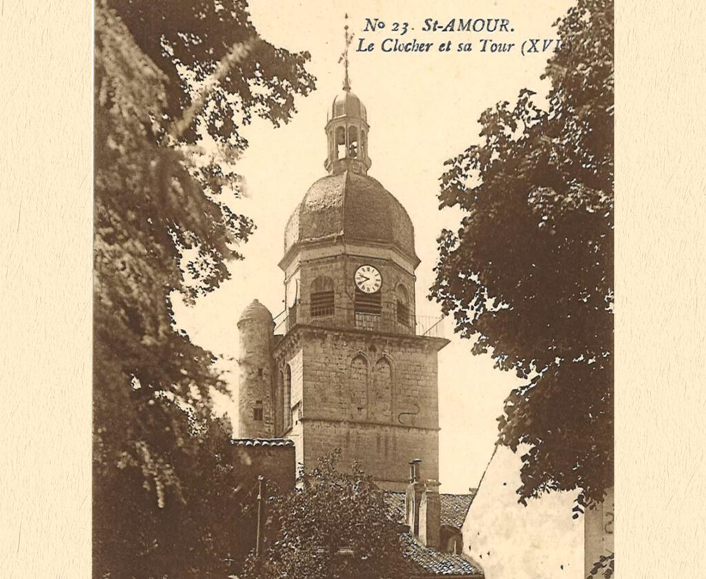 Le clocher et sa tour du 16e siècle - Saint Amour